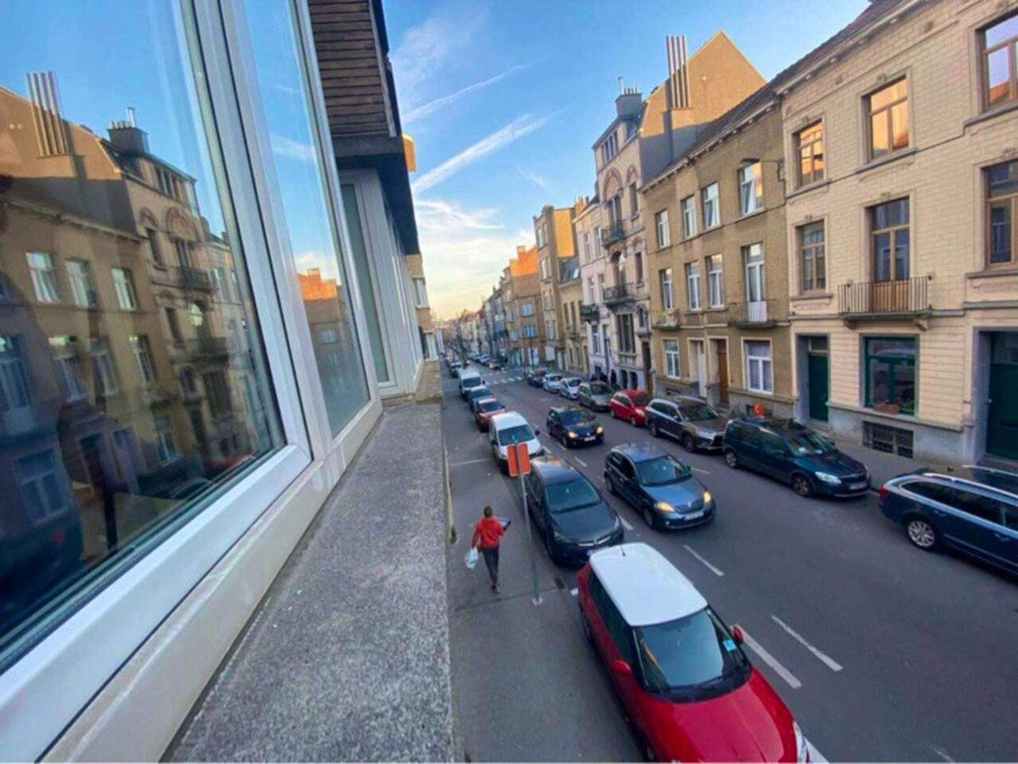 Modern In Molenbeek Saint Jean / 77 M² / Parking *