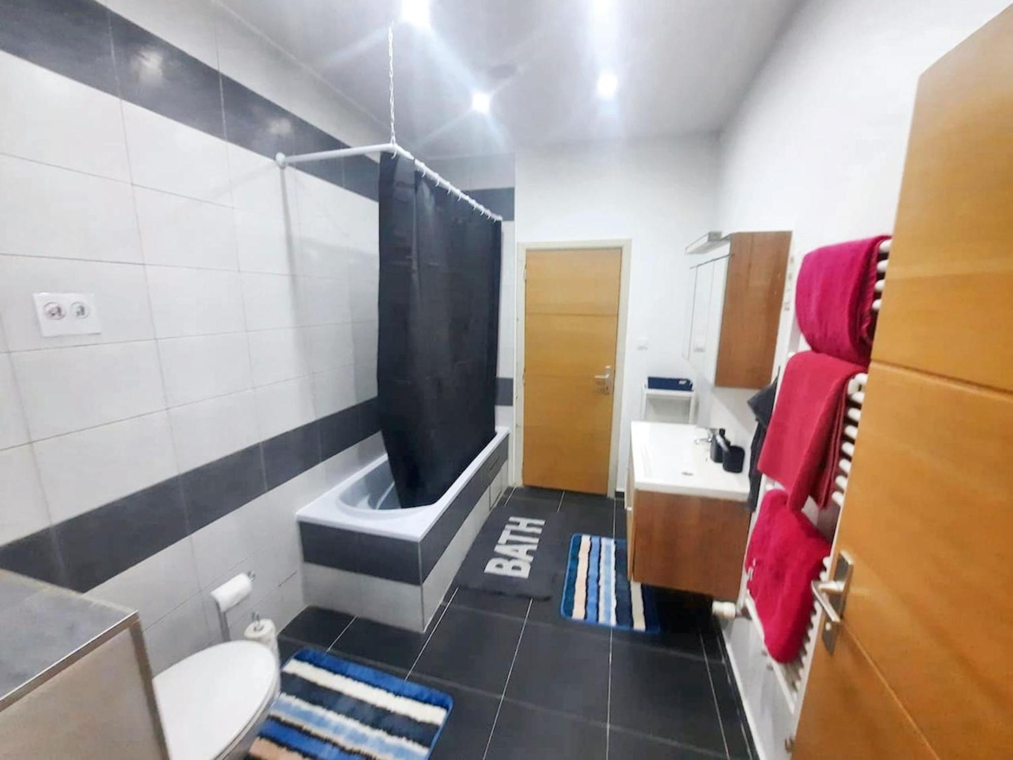 Modern In Molenbeek Saint Jean / 77 M² / Parking Appartement *
