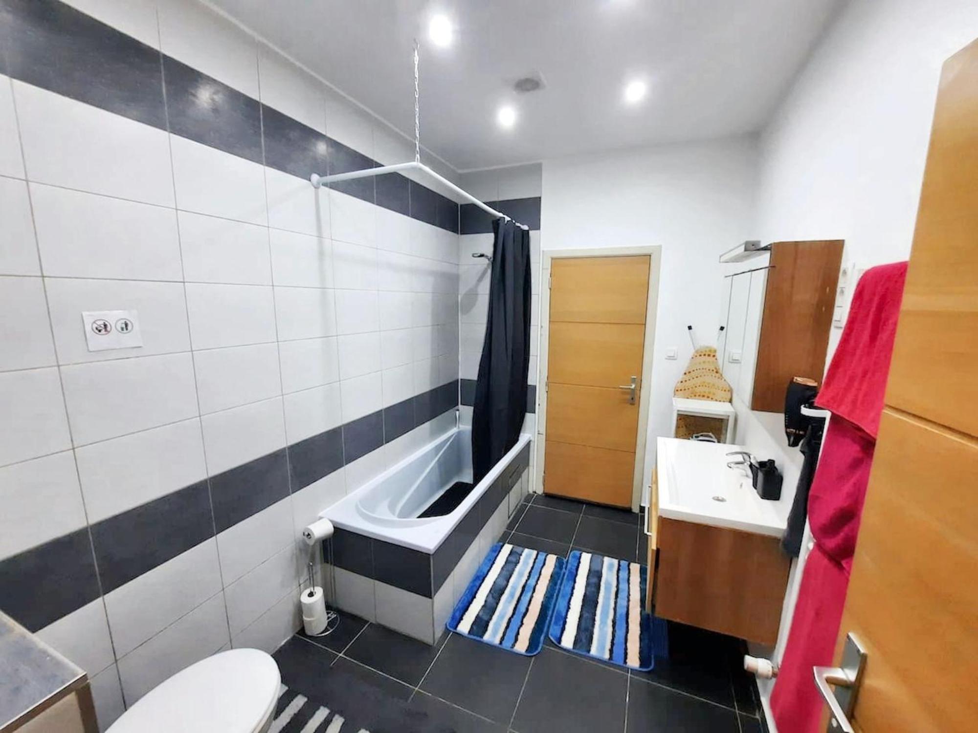Appartement Modern In Molenbeek Saint Jean / 77 M² / Parking *